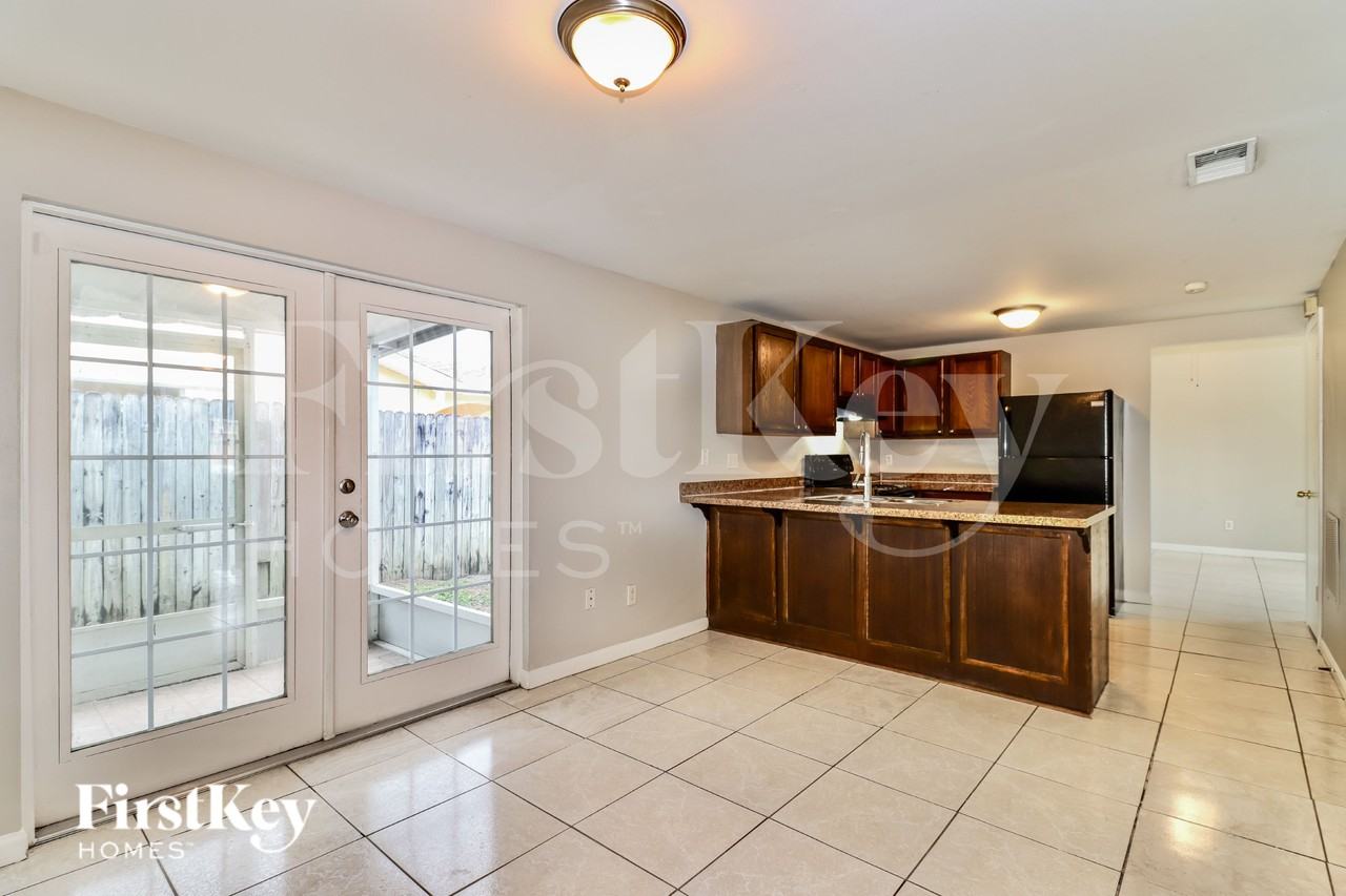 8508 Olympic Ct - Photo 6 of 20