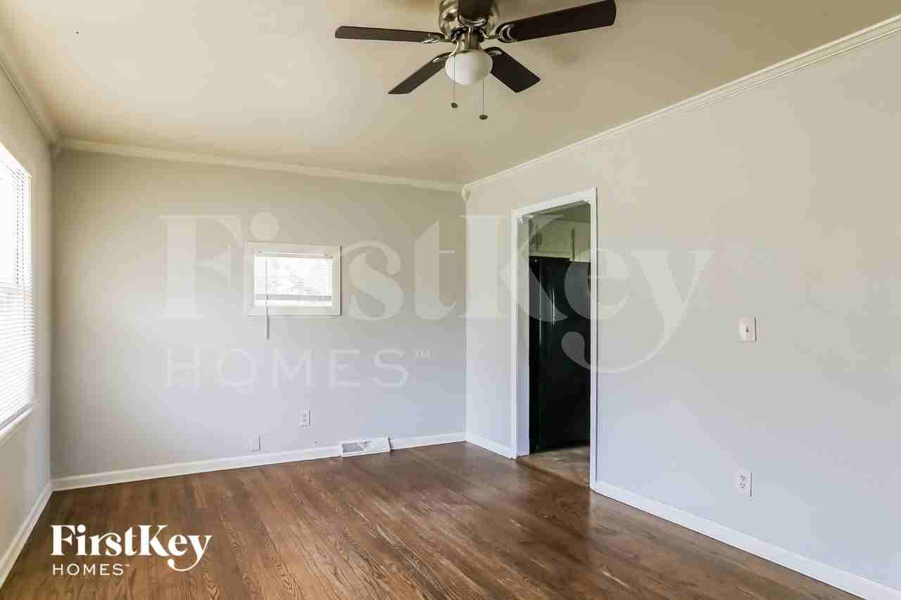 7704 E 48th St - Photo 3 of 16