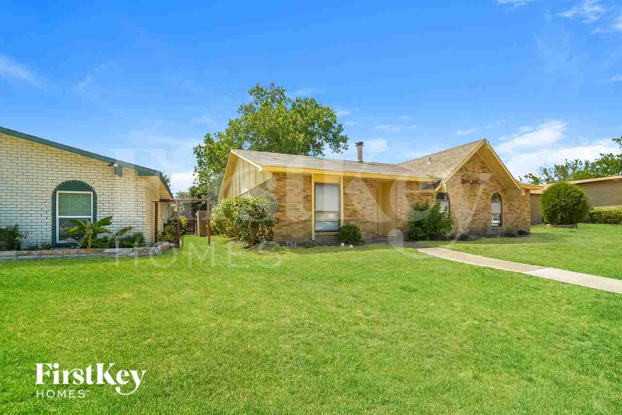 5702 Magnolia Ln - Photo 2 of 16