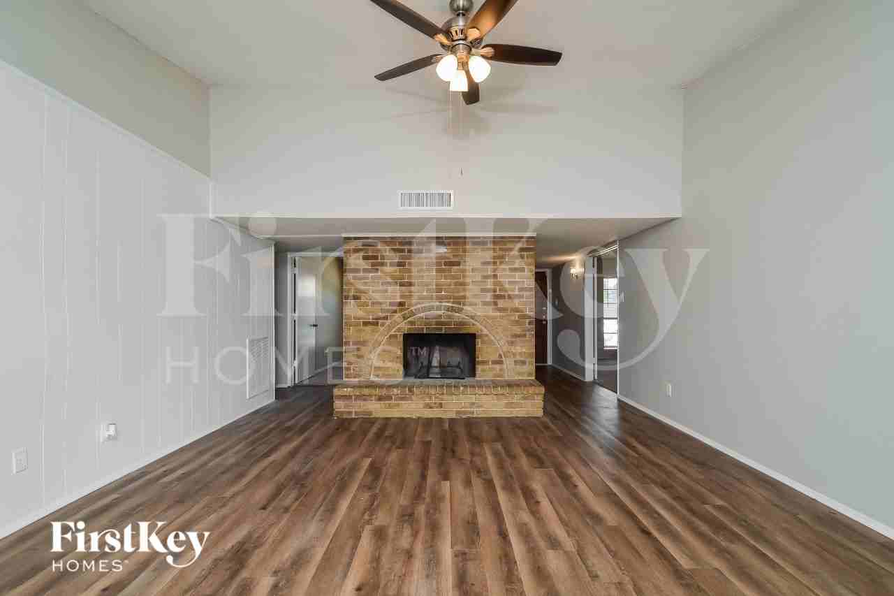 5702 Magnolia Ln - Photo 3 of 16