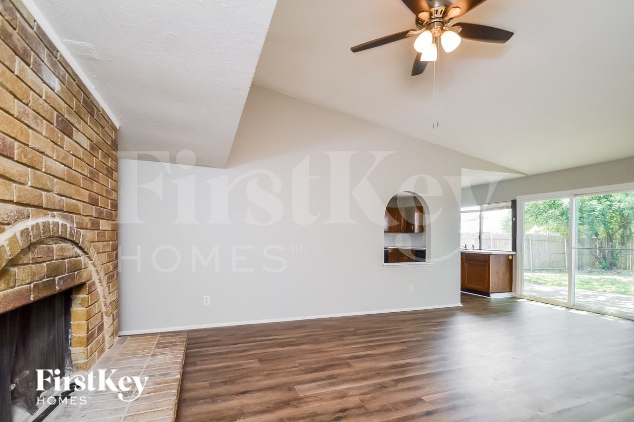 5702 Magnolia Ln - Photo 4 of 16