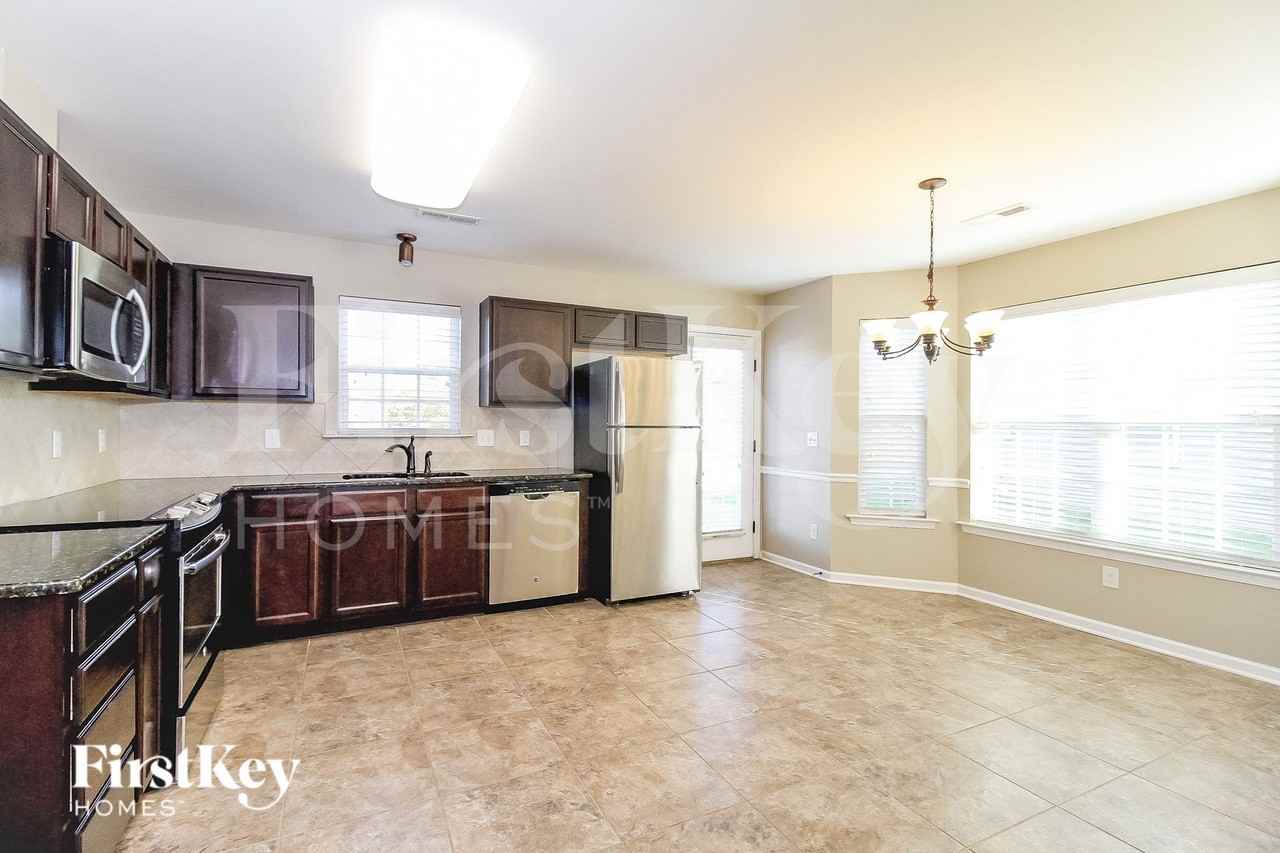 5699 Misty Hill Cir - Photo 5 of 15