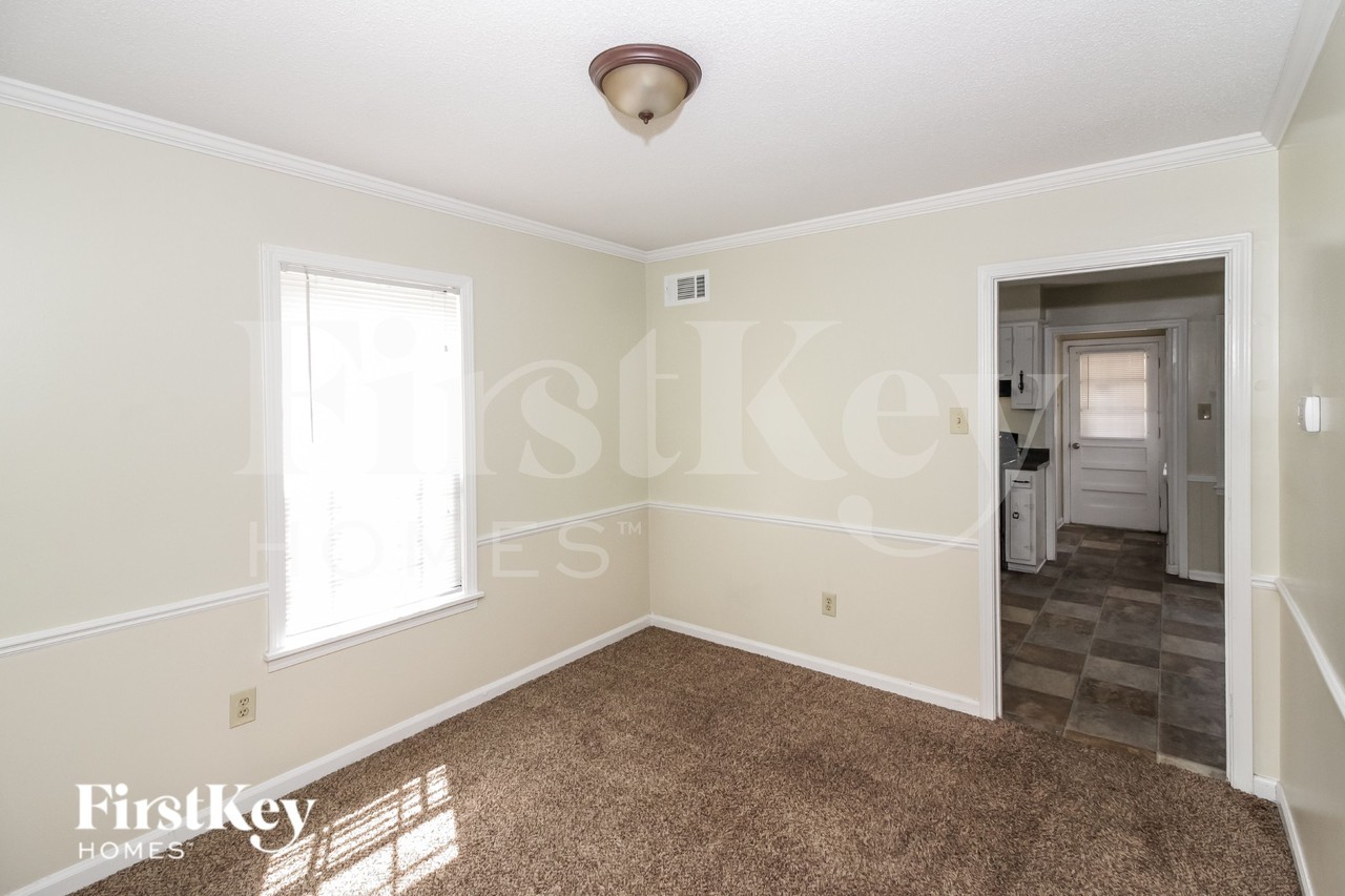5427 Fontana Ave - Photo 3 of 15