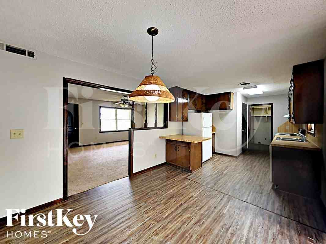 4477 Sardis Dr - Photo 3 of 14