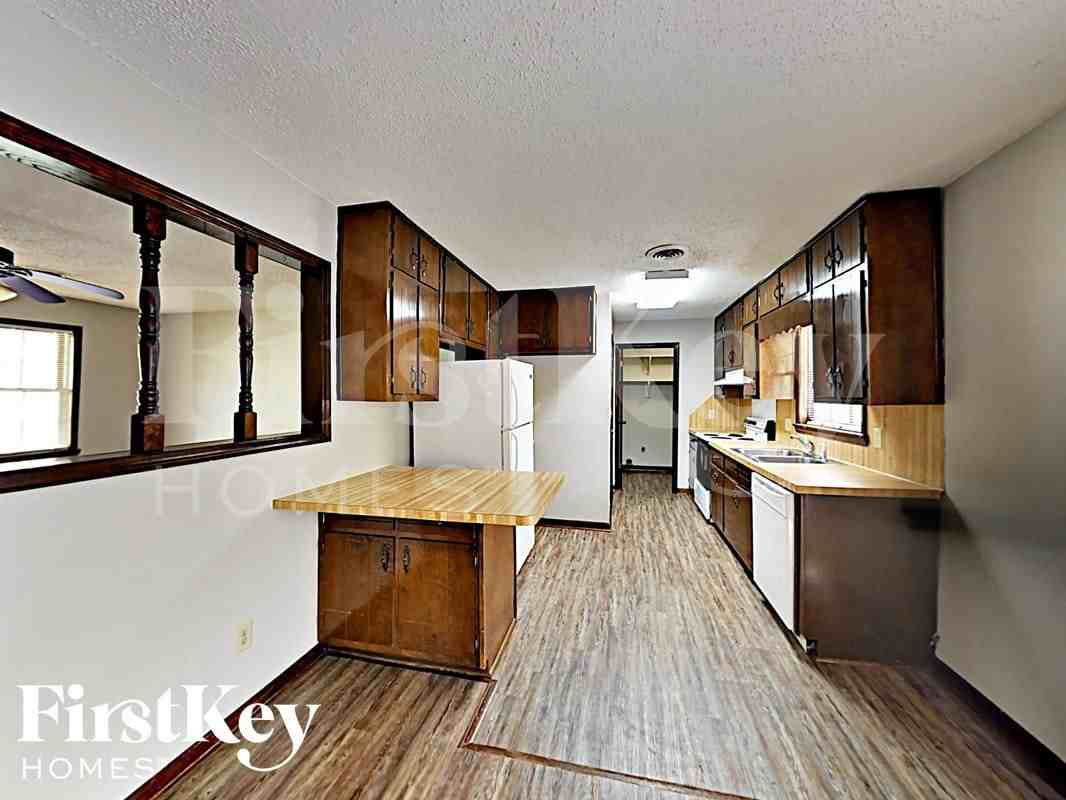4477 Sardis Dr - Photo 4 of 14