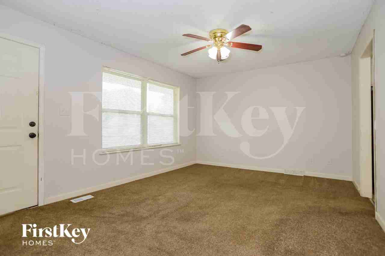 4310 Ditzler Ave - Photo 4 of 15