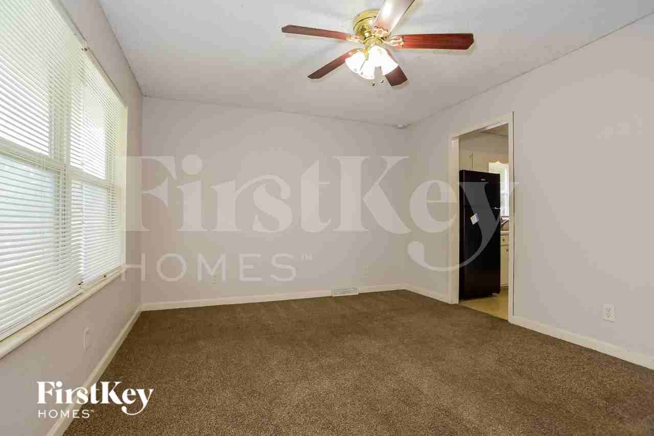 4310 Ditzler Ave - Photo 5 of 15