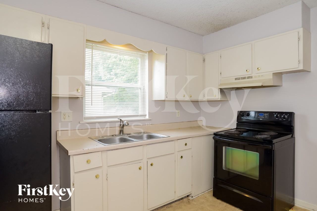 4310 Ditzler Ave - Photo 6 of 15