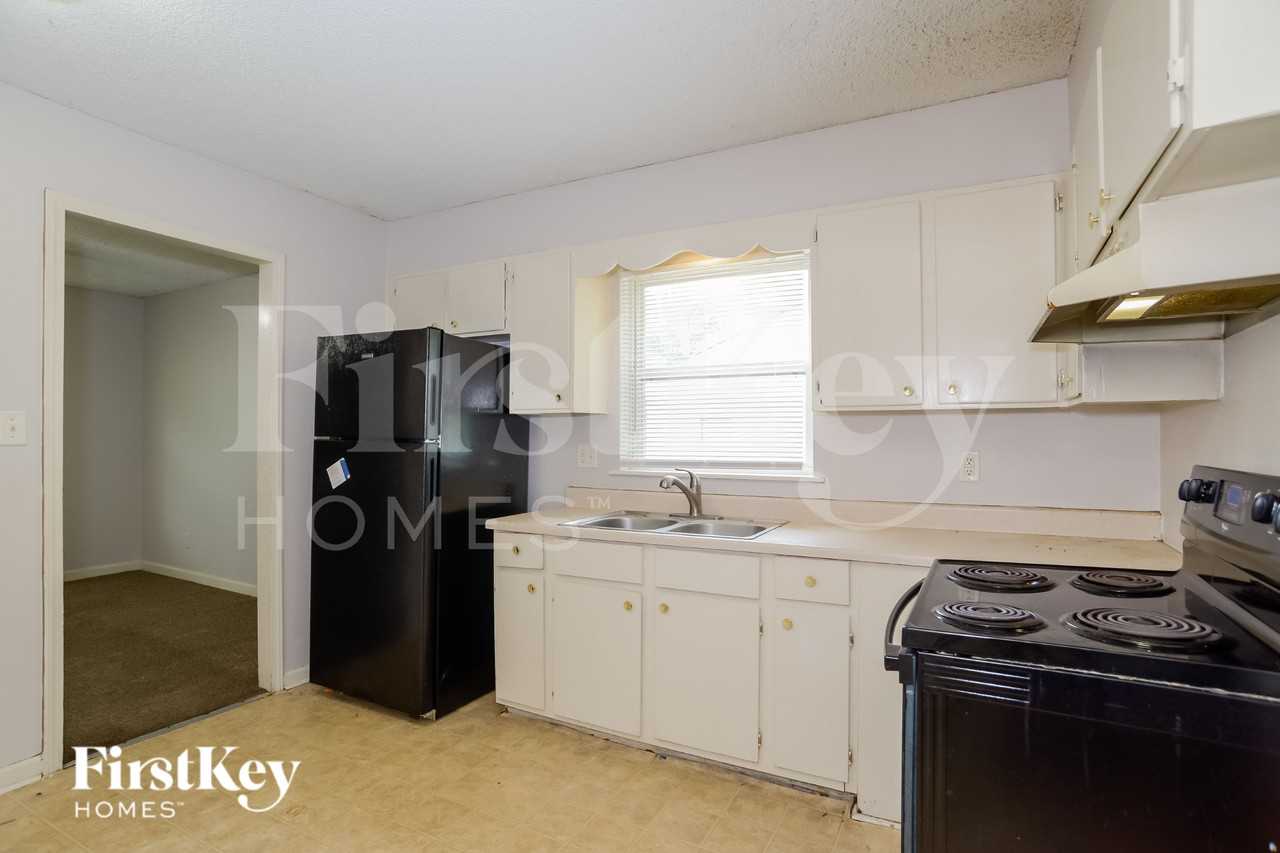 4310 Ditzler Ave - Photo 7 of 15