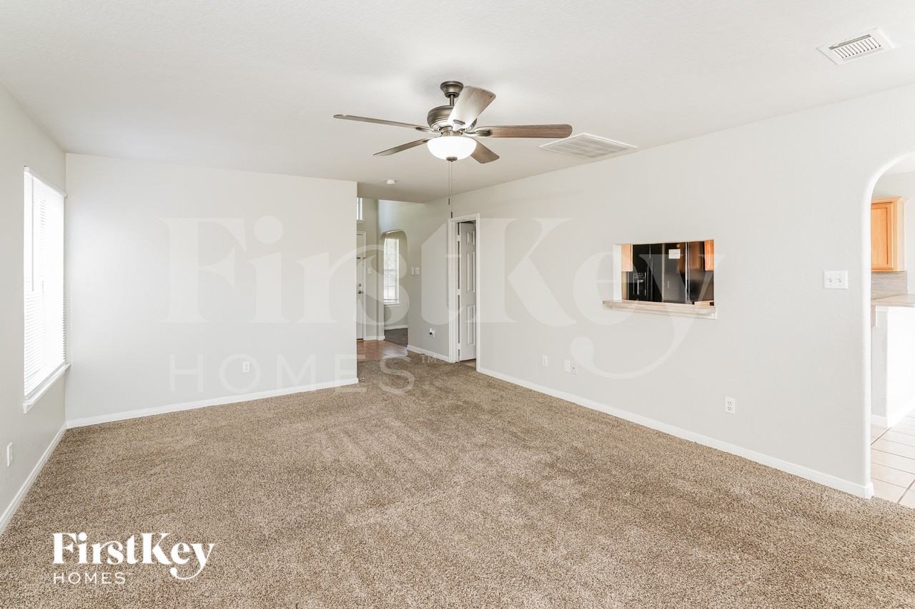 24027 Holleygate Ct - Photo 4 of 16