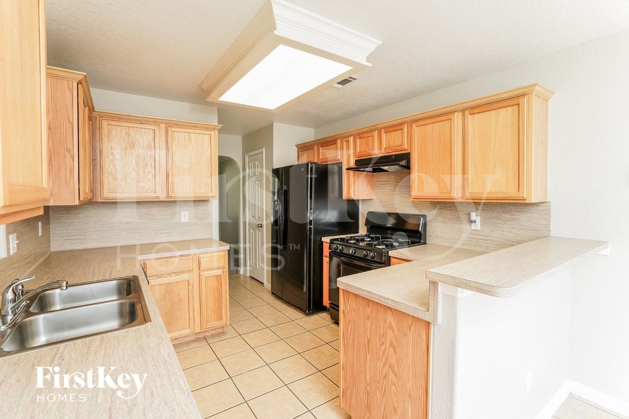 24027 Holleygate Ct - Photo 7 of 16