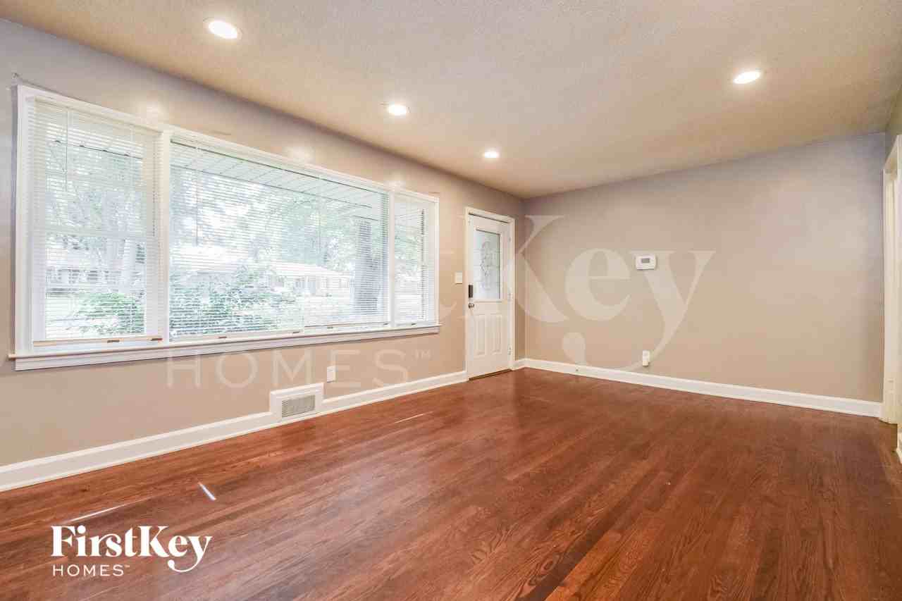 1885 Long Dr - Photo 3 of 15