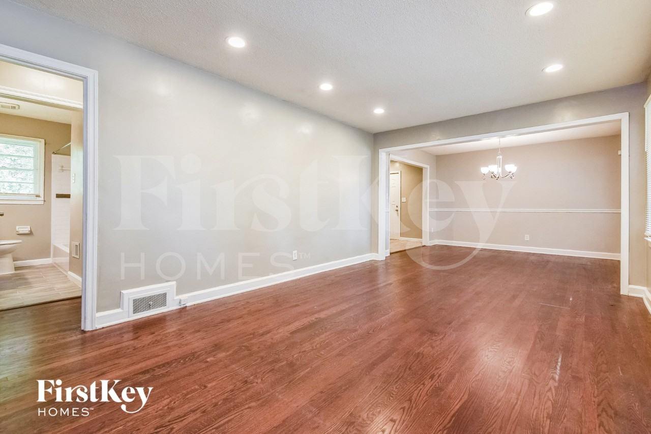 1885 Long Dr - Photo 4 of 15