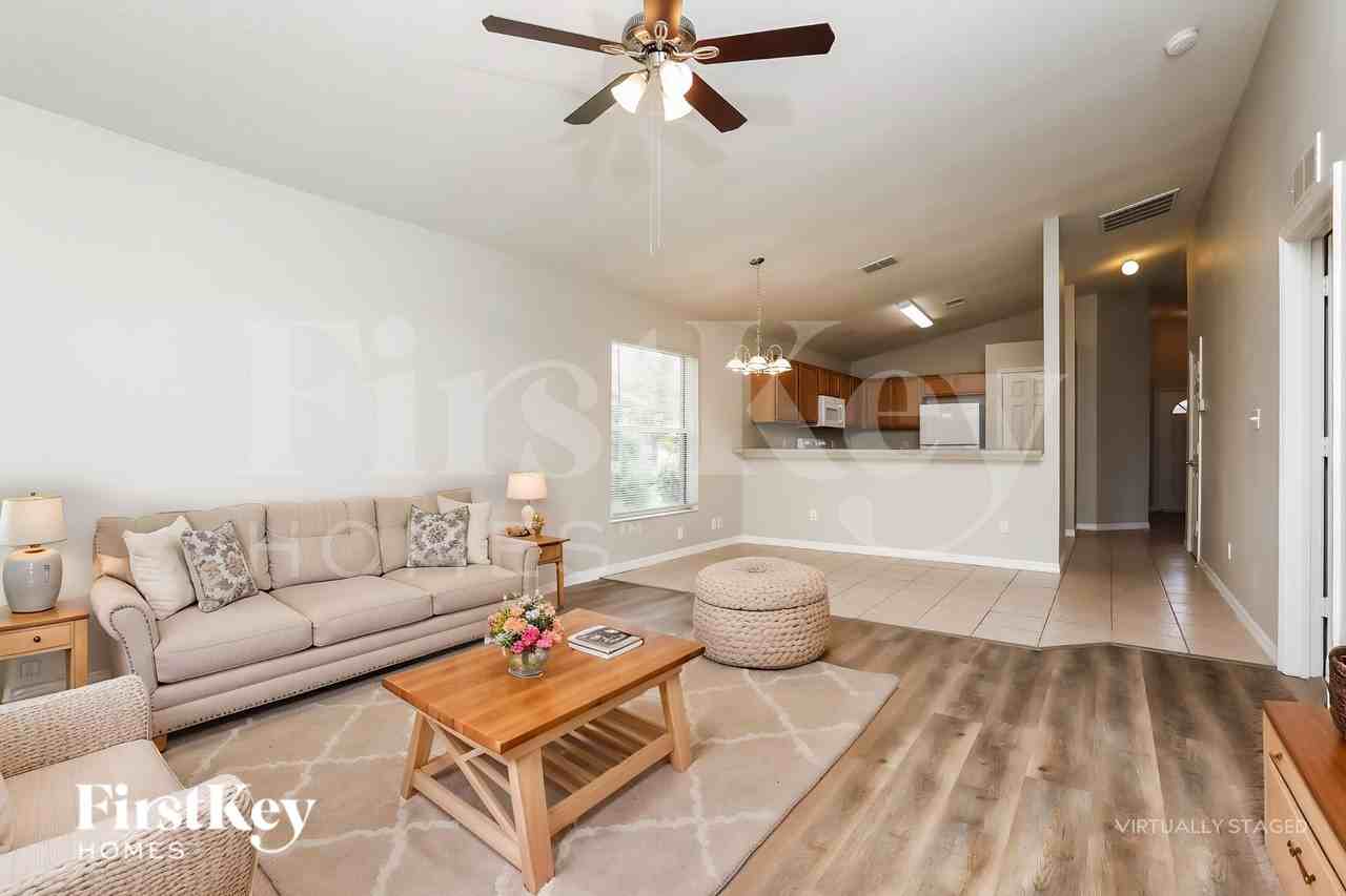1683 Christopher St - Photo 3 of 19