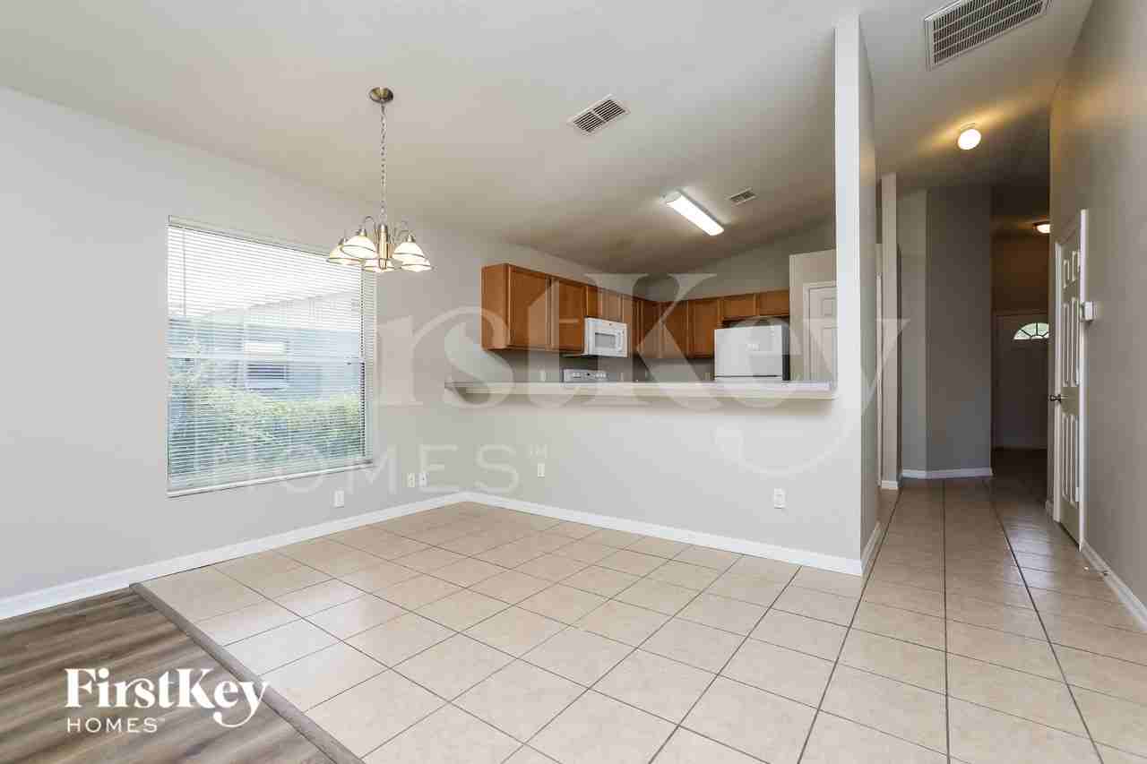1683 Christopher St - Photo 5 of 19