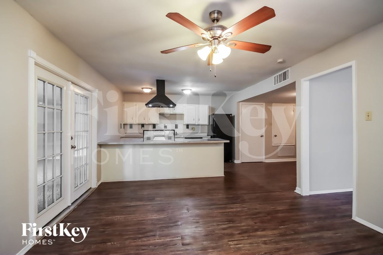 14658 Meyersville Dr - Photo 7 of 16