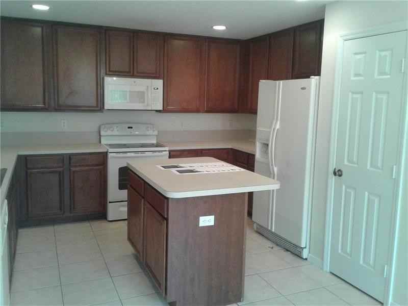 1752 Sw Airoso Blvd - Photo 2 of 10
