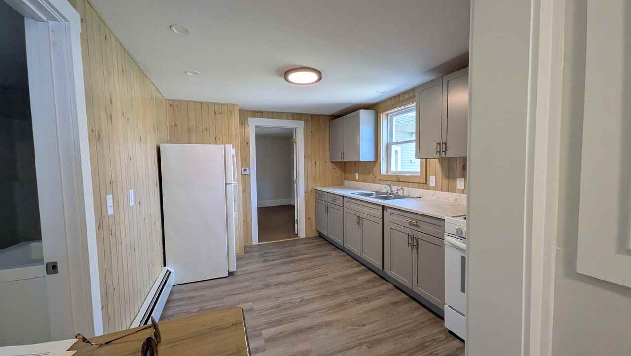 64D Portland St - Photo 2 of 13