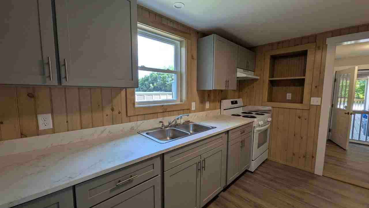 64D Portland St - Photo 4 of 13
