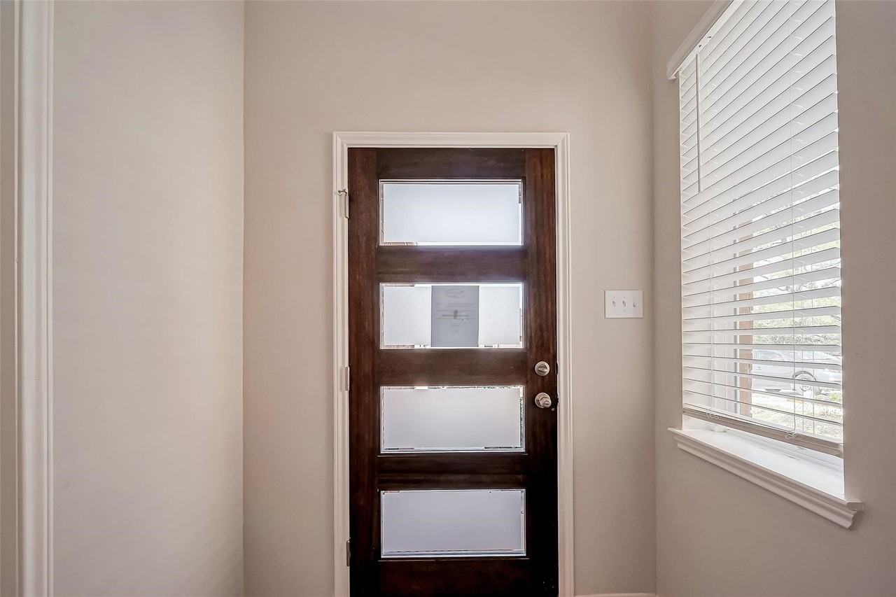 22906 Ephesus Ave - Photo 5 of 42
