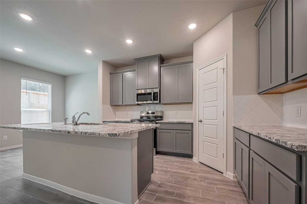 22906 Ephesus Ave - Photo 7 of 42