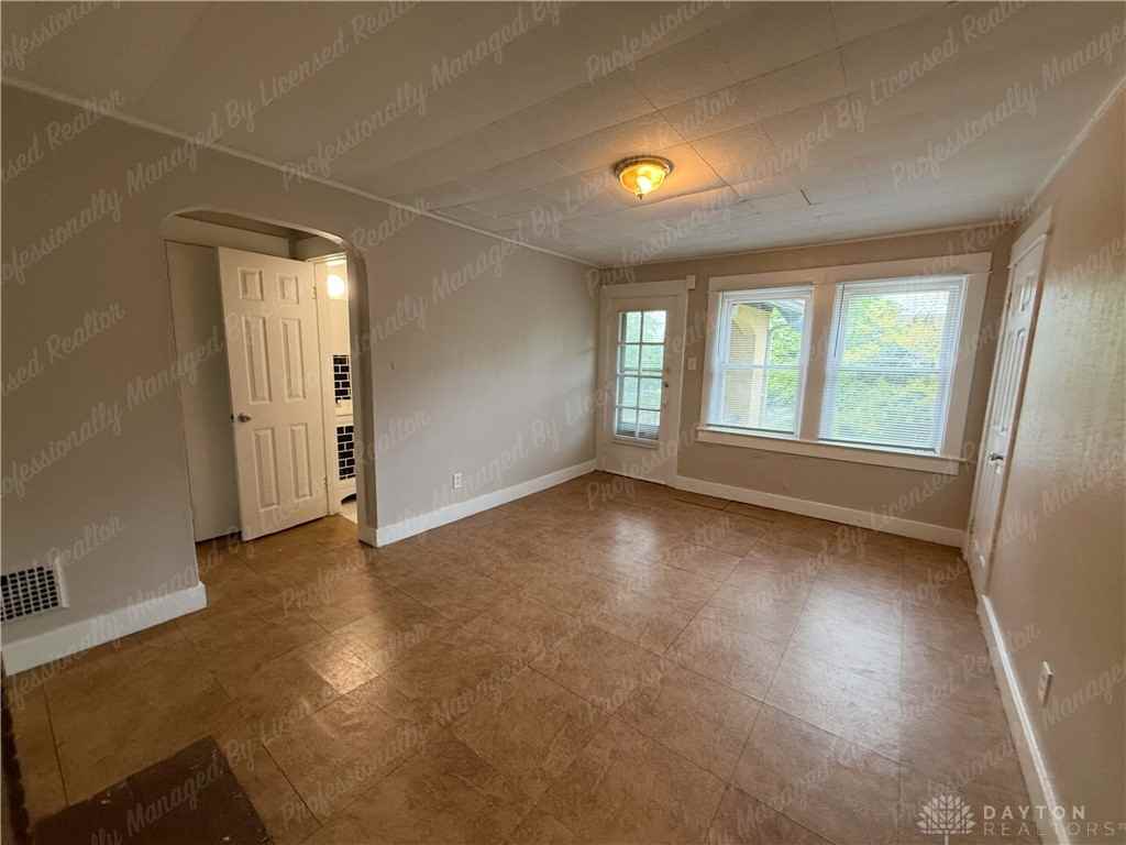 1127 Linda Vista Ave - Photo 4 of 13