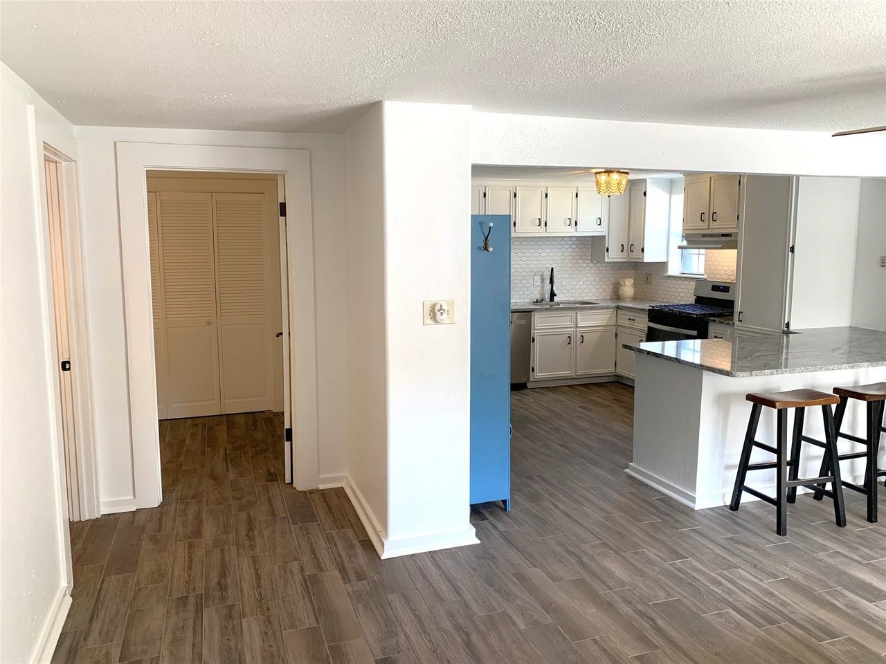 1223 20th St - Photo 2 of 24