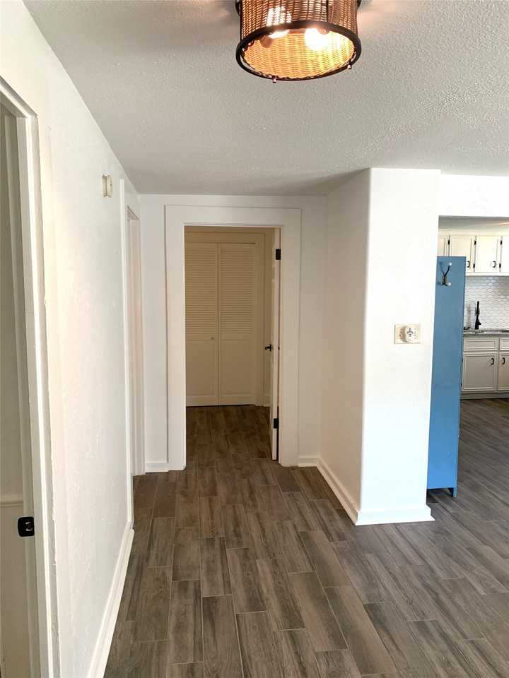 1223 20th St - Photo 4 of 24