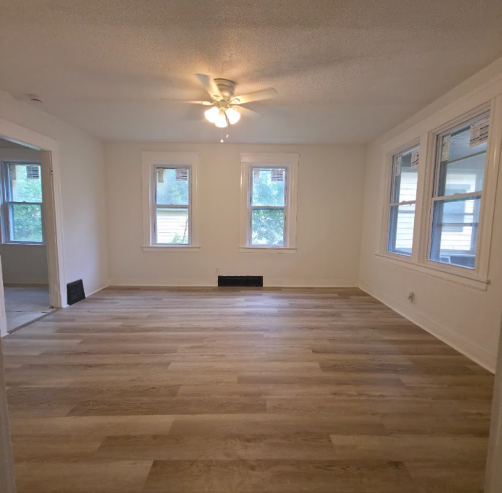 14205 Benwood Ave - Photo 3 of 19
