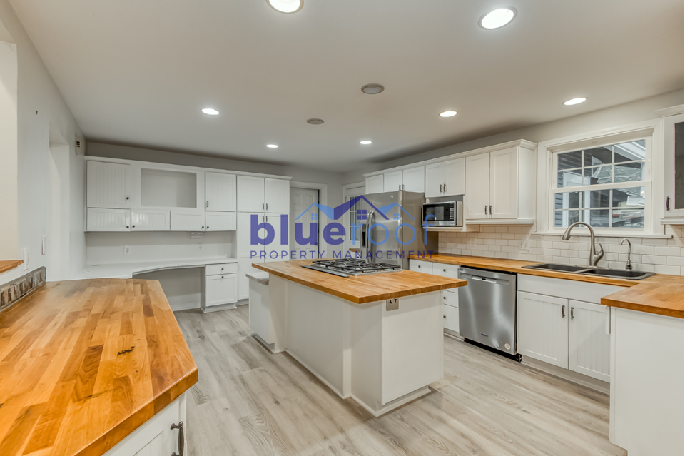 1353 11th St - Photo 3 of 21