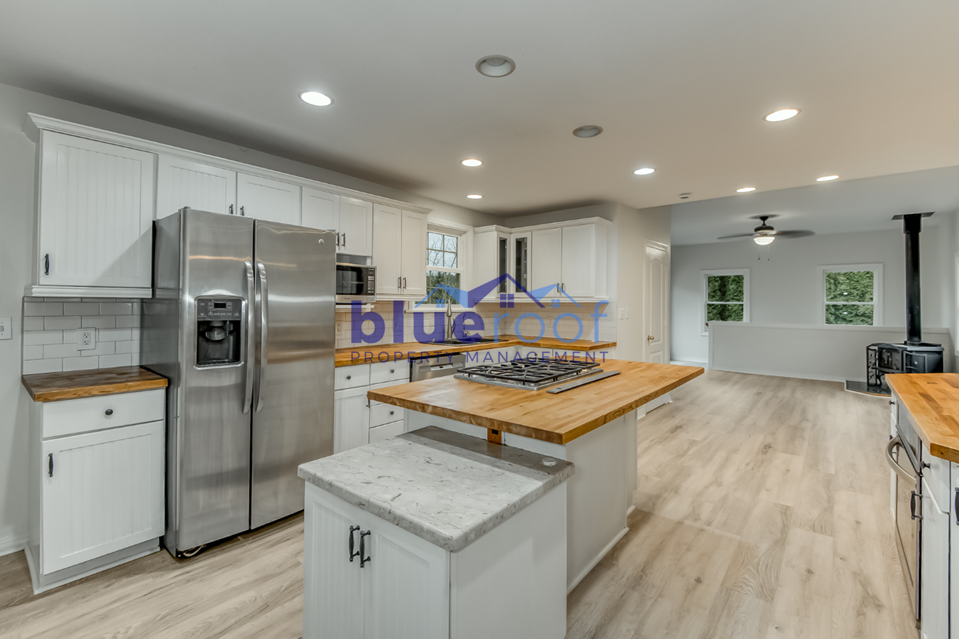 1353 11th St - Photo 4 of 21