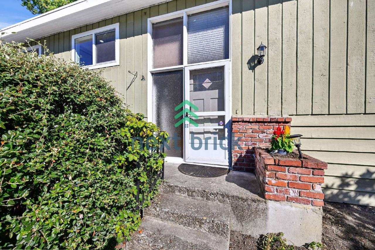 8520 25th Ave Ne - Photo 2 of 24