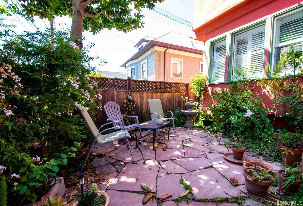 650 65th St - Photo 3 of 18