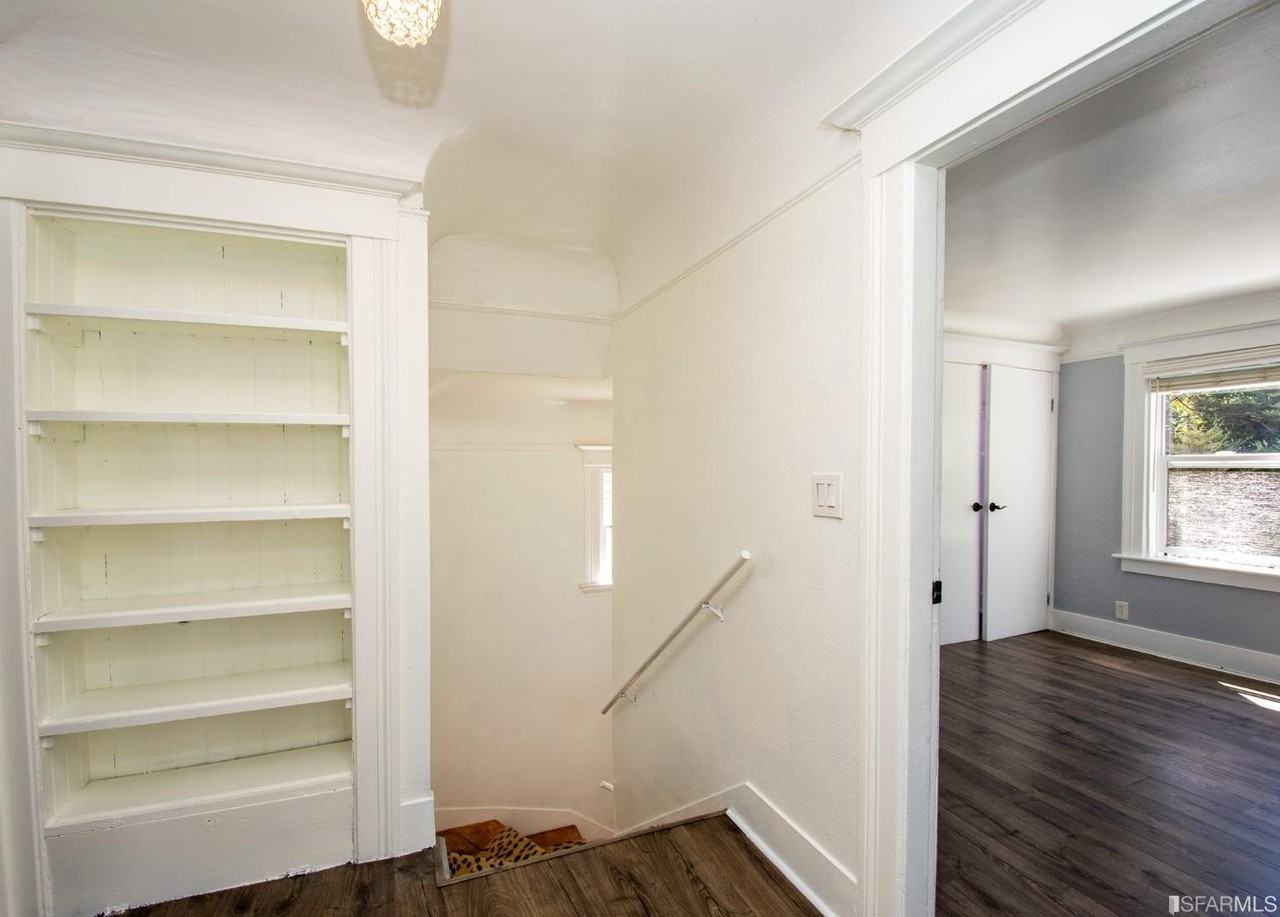 650 65th St - Photo 4 of 18