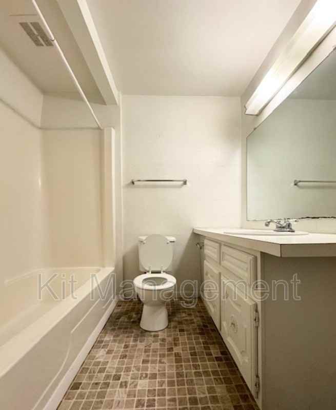 5730 Gay St #B3 - Photo 4 of 11