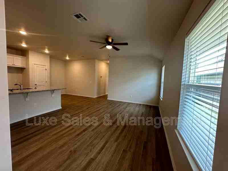 3702 Franks Way - Photo 4 of 26