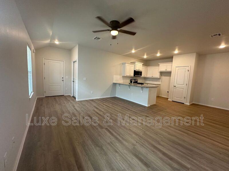 3702 Franks Way - Photo 5 of 26