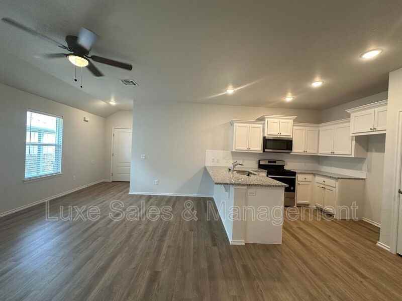 3702 Franks Way - Photo 6 of 26