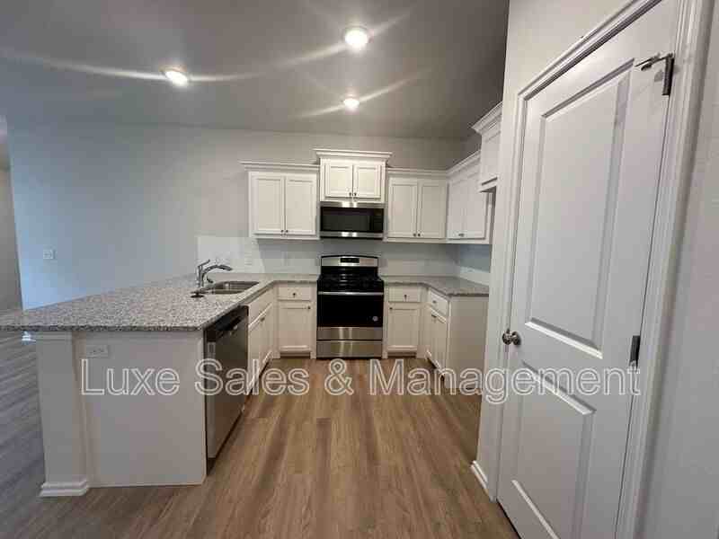 3702 Franks Way - Photo 7 of 26