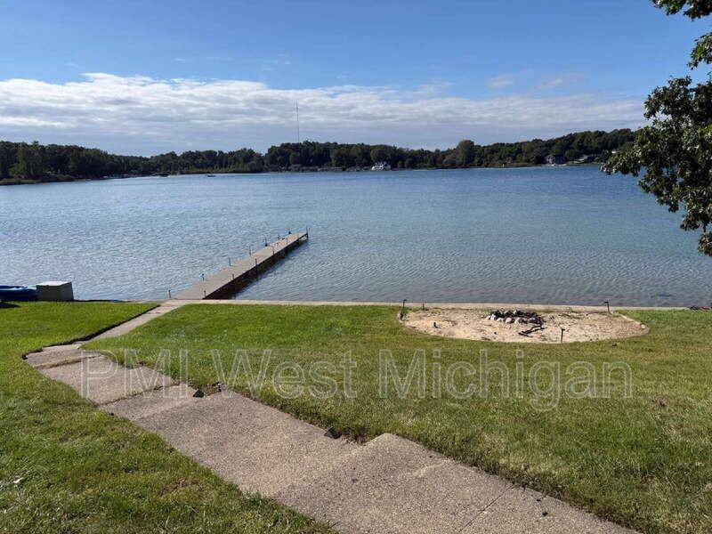 12495 Oakwood Shores St - Photo 2 of 29