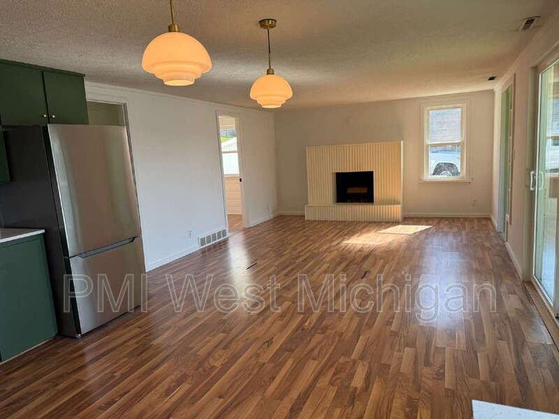 12495 Oakwood Shores St - Photo 4 of 29