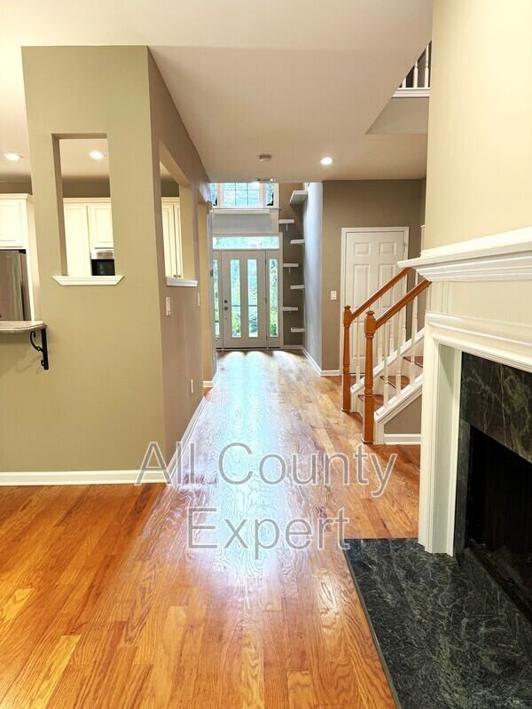 2046 Beaumont Ln - Photo 4 of 36