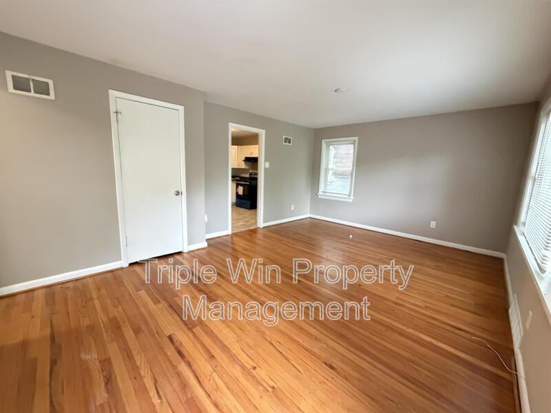 8004 Monroe Ave - Photo 7 of 25