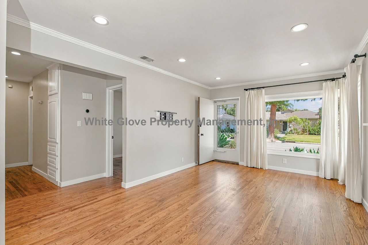 5403 Oliva Ave - Photo 3 of 17