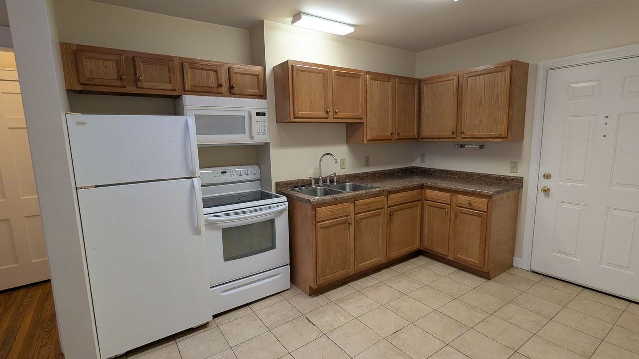 42 Charles Ave Se #2 - Photo 4 of 14