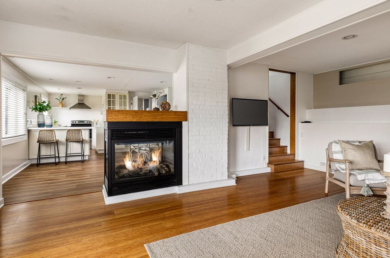3661 Shorewood Ave - Photo 6 of 18