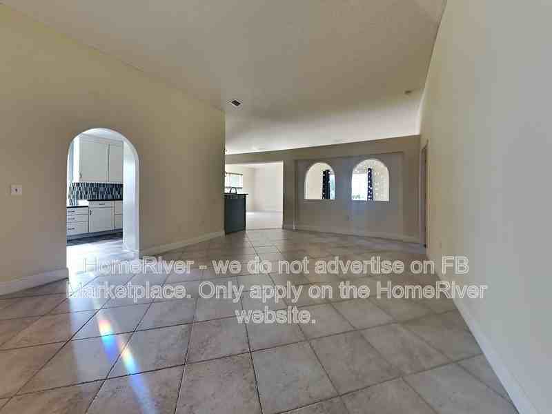 501 Sw Deer Run - Photo 3 of 42