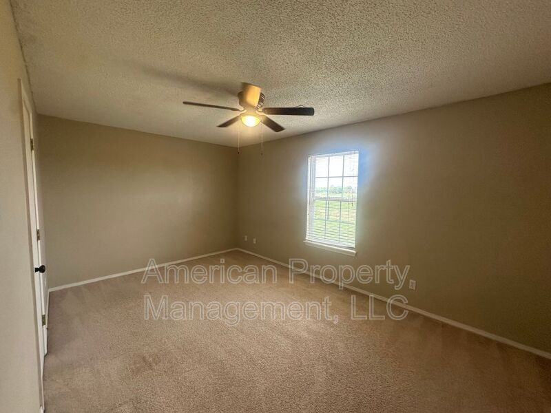 4704 Ne Wisconsin St - Photo 2 of 14