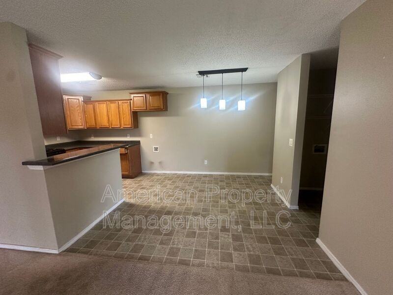 4704 Ne Wisconsin St - Photo 5 of 14