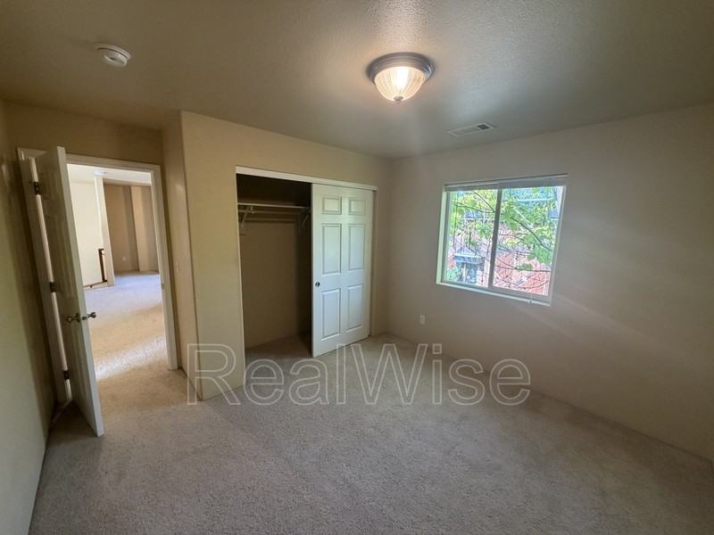 820 Ne 8th St - Photo 6 of 18